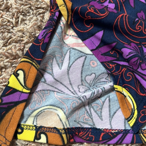 LuLaRoe Size Medium Tunic Bold Print Flowy - Picture 3 of 5